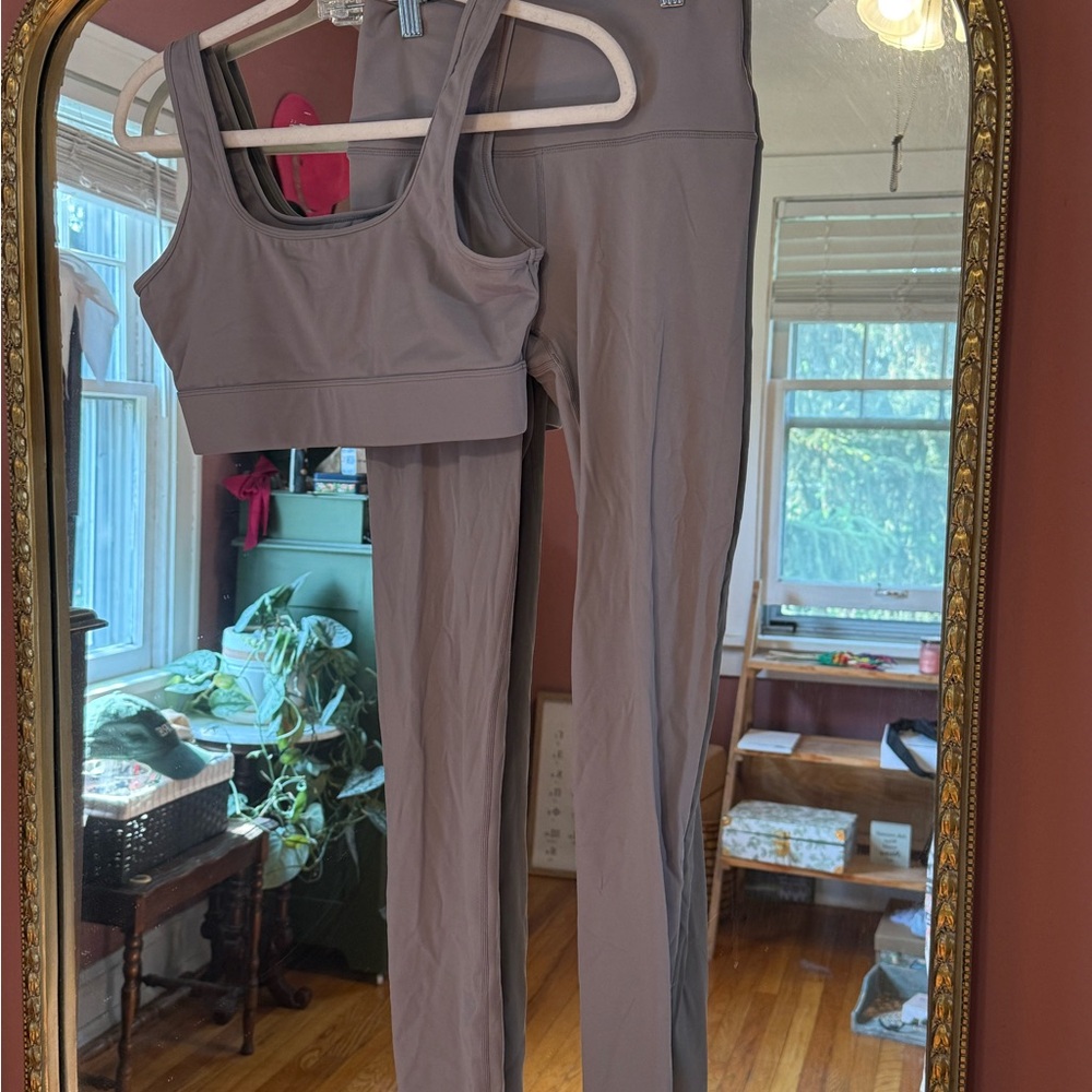 Taka Dayflex Gray Sports Bra and Leggings Set